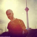 دانلود آهنگ محمد بی باک و کامران مطیعی به نام یه روز برفی - 